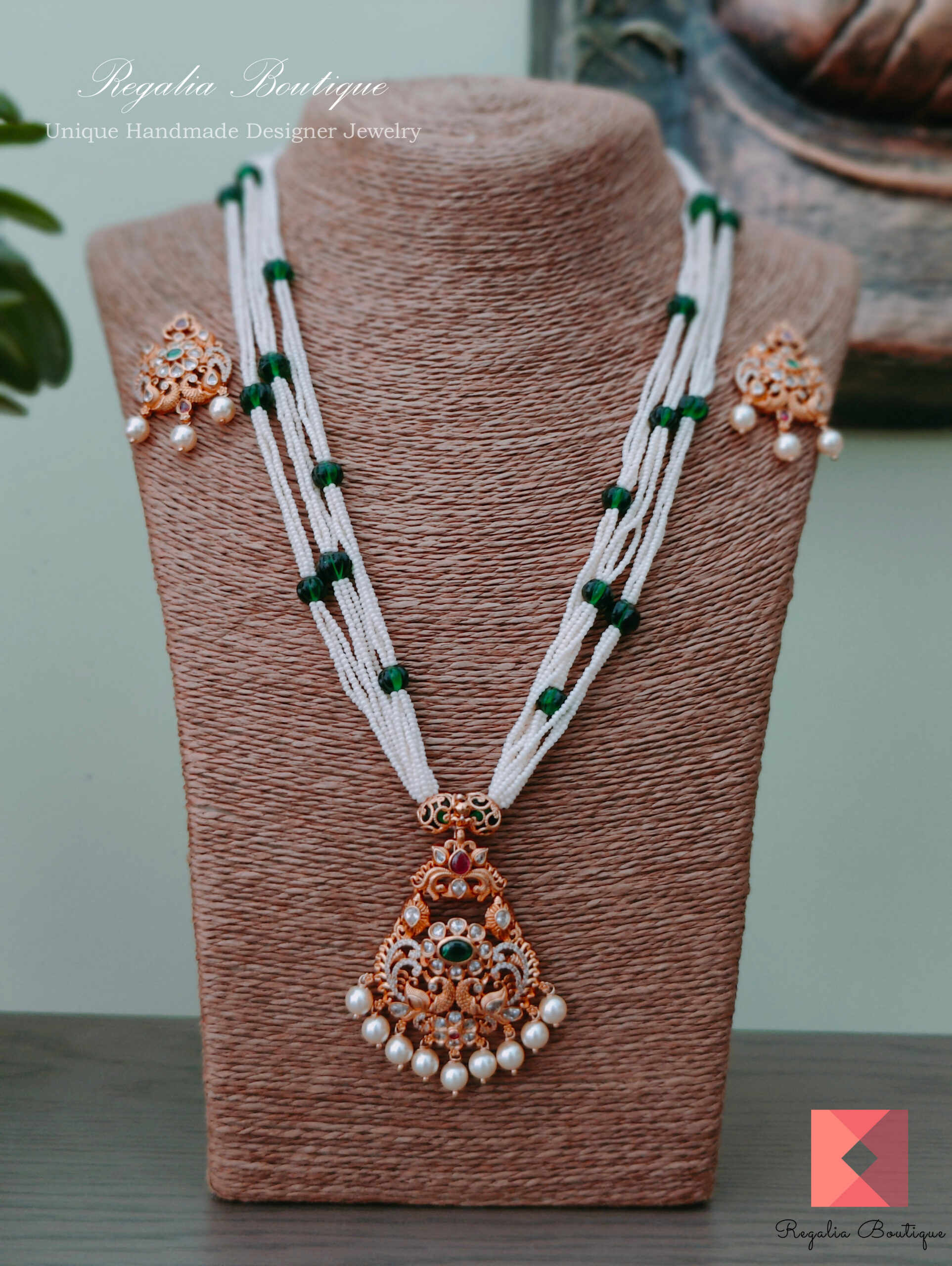 Antique Pendant Pearl Necklace