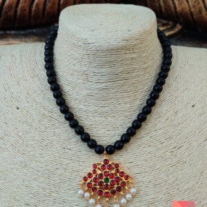 Black Onyx & Kemp Pendant Necklace