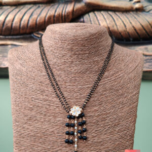Hanging Floral Pendant Blackbead Necklace