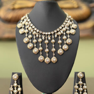 Exquisite Kundan & Pearl Necklace Set