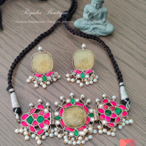 Gorgeous Jadau Silver Look-alike Choker Set