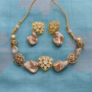 Trendy Shell Pearl Kundan Choker Set